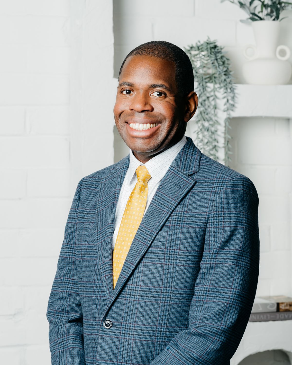 Des Dorsey in a blue plaid suit and gold tie